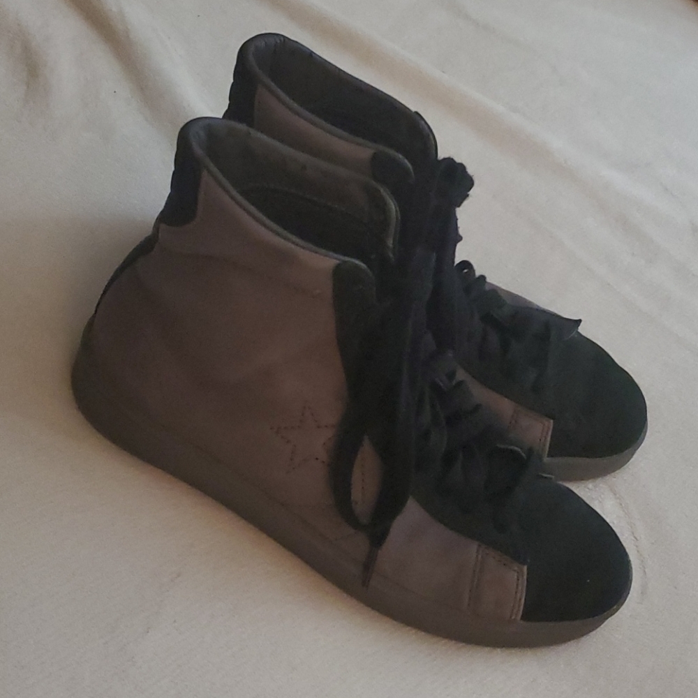 Converse Sneakers I